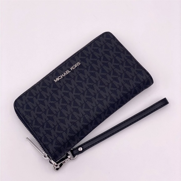 Michael Kors Jet Set Travel Large
Flat Zip MF Phone Case Wristlet
Wallet - Picture 4 of 11